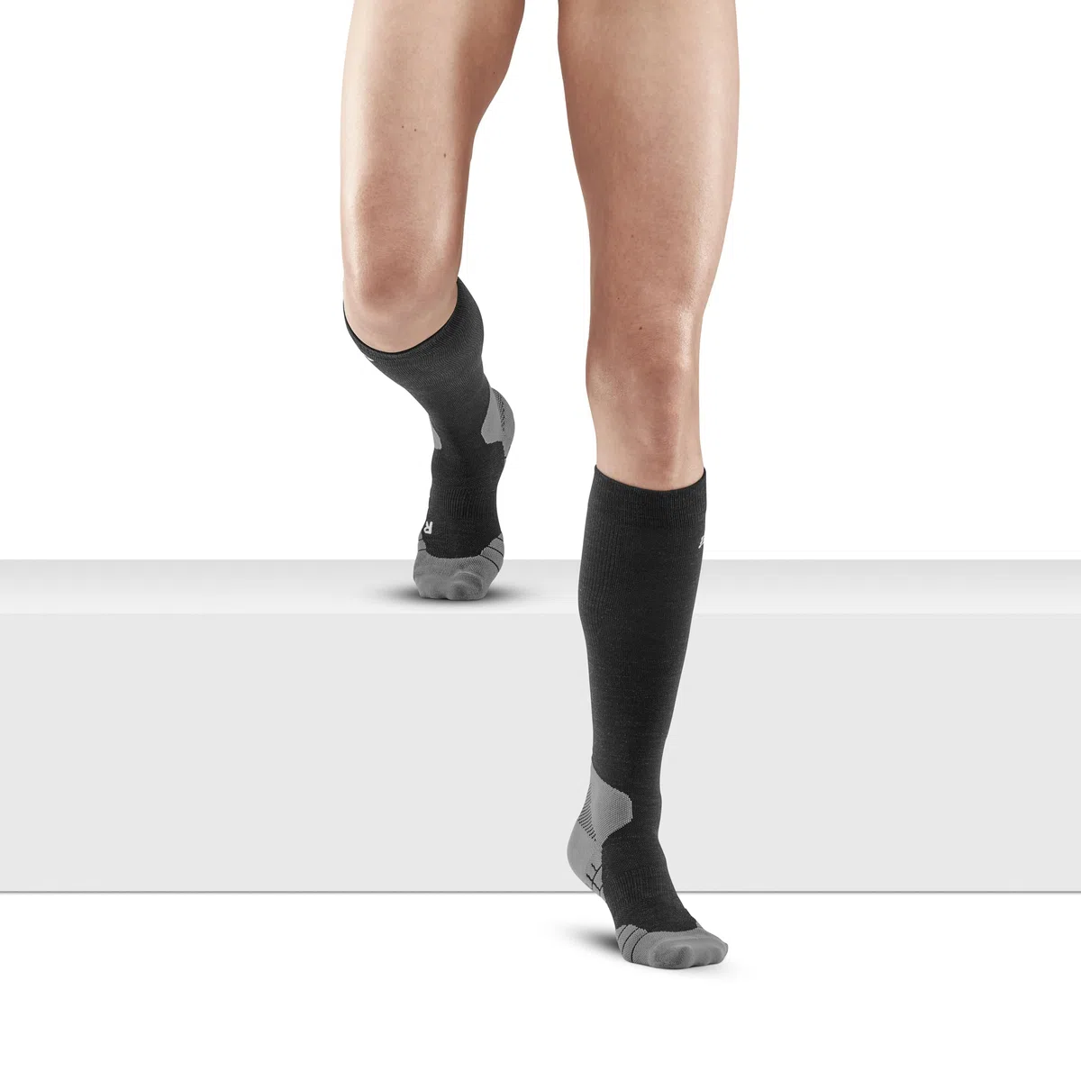 CEP Hiking Light Merino Socks für Damen – Lange Merino-Wandersocken mit Kompression – Atmungsaktive Trekkingsocken & Wandersocken Damen für Wandern & Outdoor