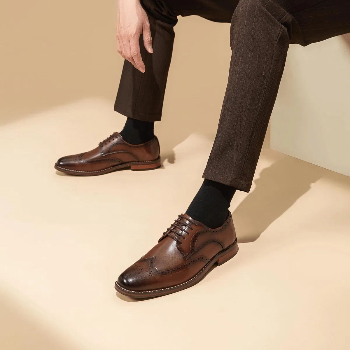Herren Oxford & Derby Formal Dress Shoes Lace Up Leder Classics in Schwarz und Braun mit Lack Brogue Details