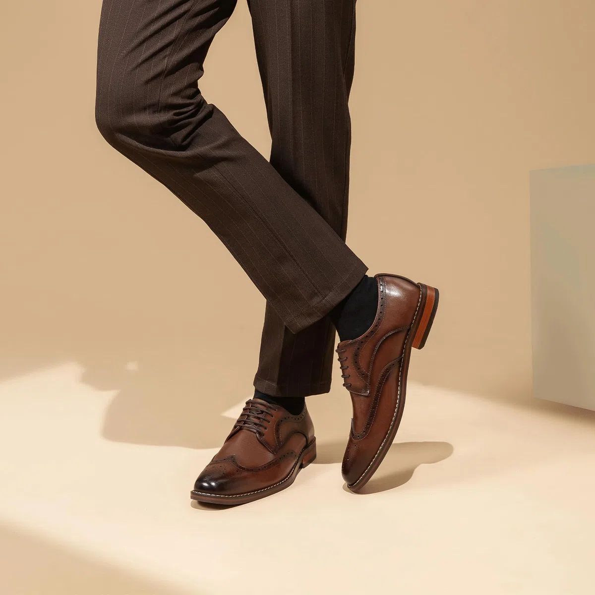 Herren Oxford & Derby Formal Dress Shoes Lace Up Leder Classics in Schwarz und Braun mit Lack Brogue Details