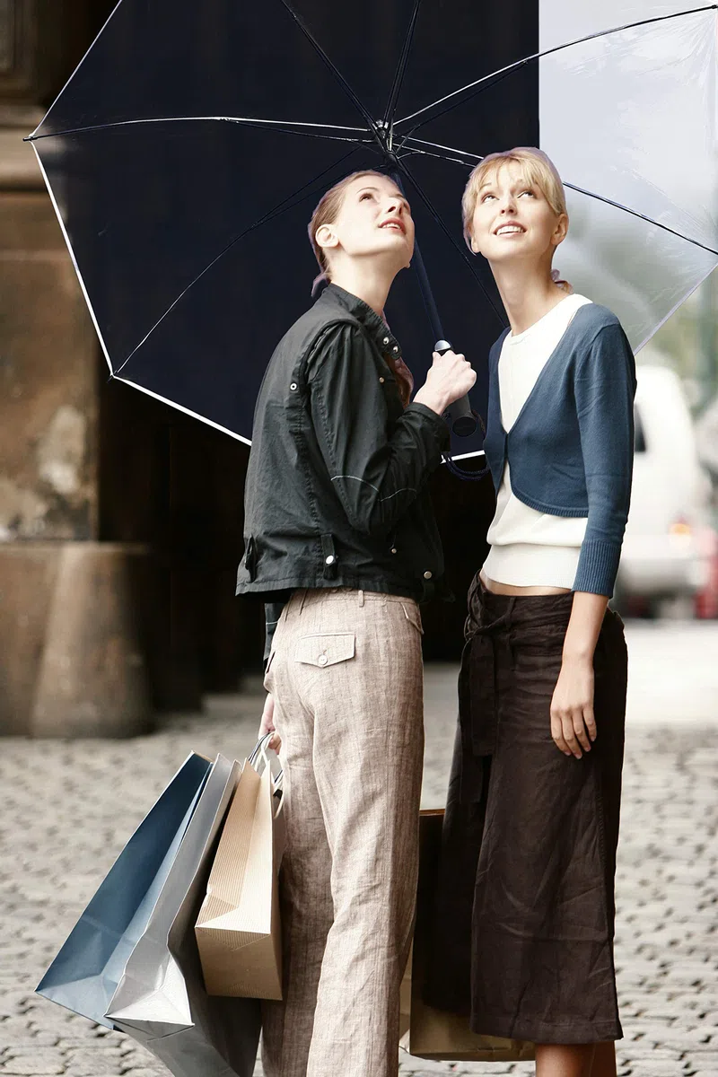 Regenschirm sehr groß XXXL Ø162 cm transparent, Komfort Druckknopf, mit Tragehülle, Automatik, Perfekt als durchsichtiger Partnerschirm, Hochzeitsschirm oder Golfschirm - Rand weiß