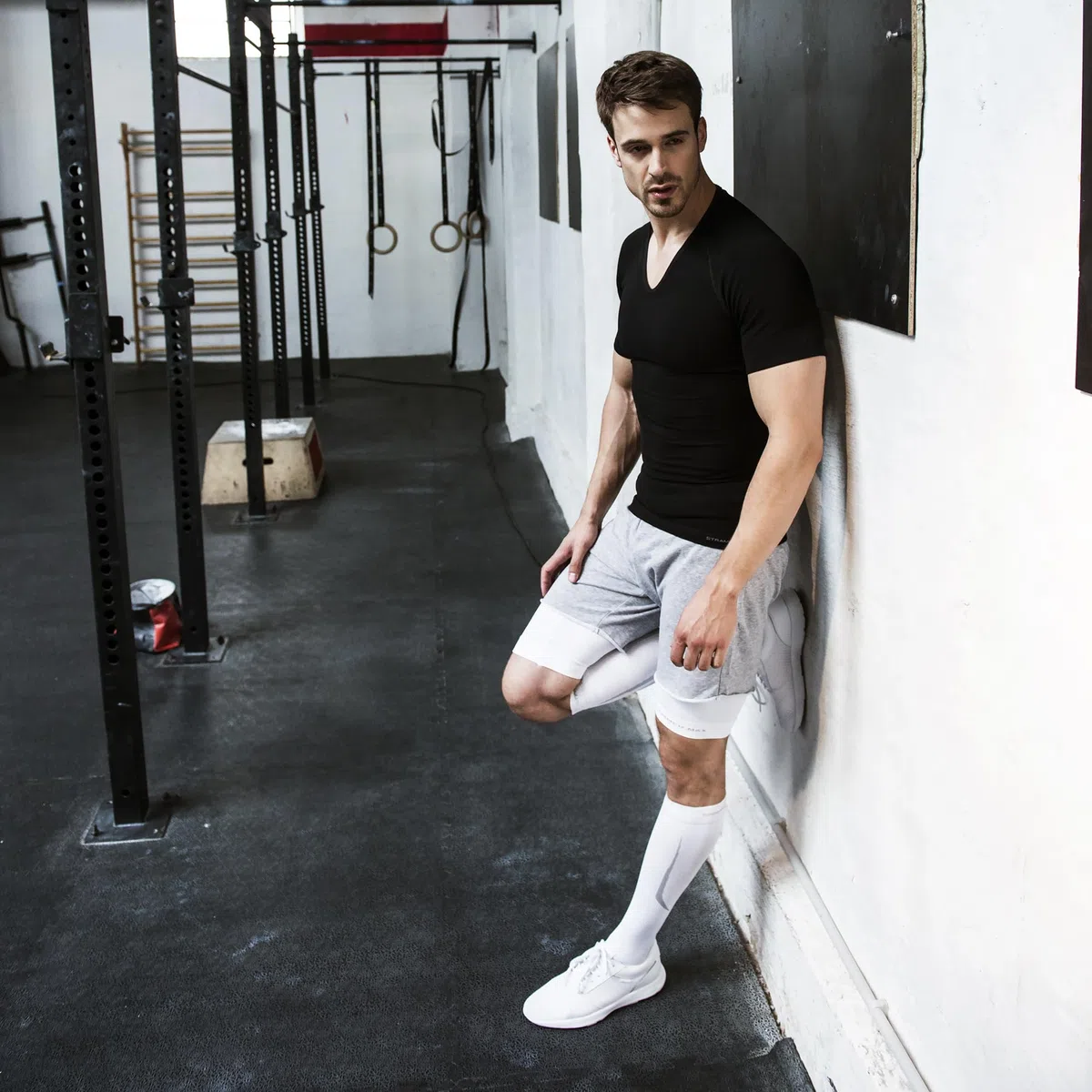Strammer Max Compression T-Shirt | Herren | Deep V-Neck Ausschnitt | Kompressionsshirt | Shapewear, unterstützt die Haltung