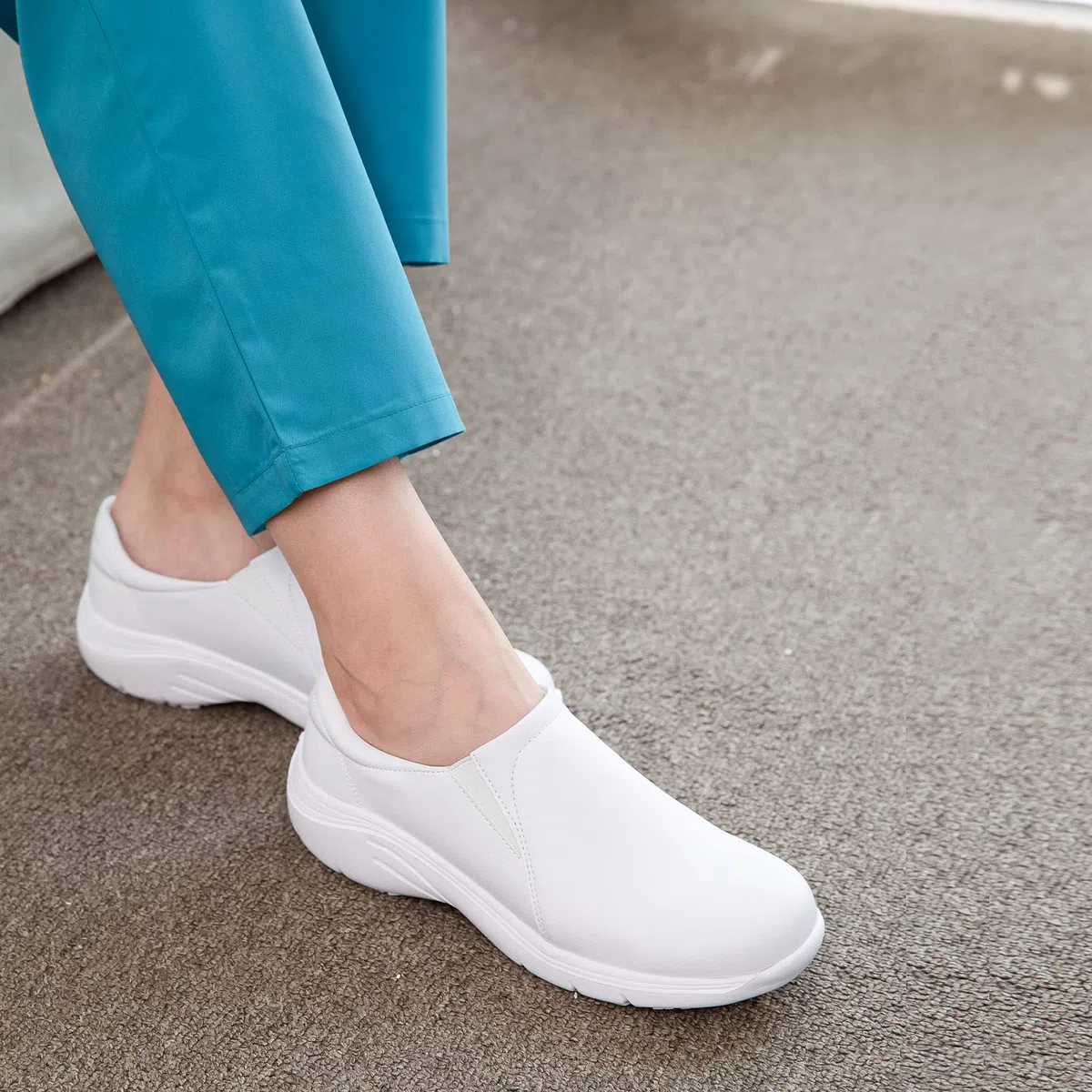 Hawkwell Damen Leichte Komfort Krankenschwester Schuhe rutschfeste Stillschuhe,Weiß EU 39