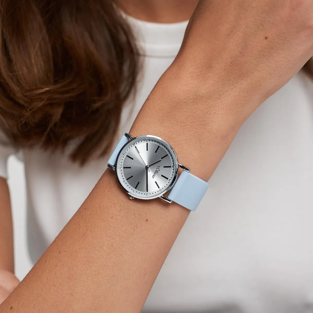 s.Oliver Damenuhr mit Silikonband - 36 mm -zeitlos und modern - Verschiedene Designs wie Blumenprint, funkelnden Steinen oder klassisch-schlicht