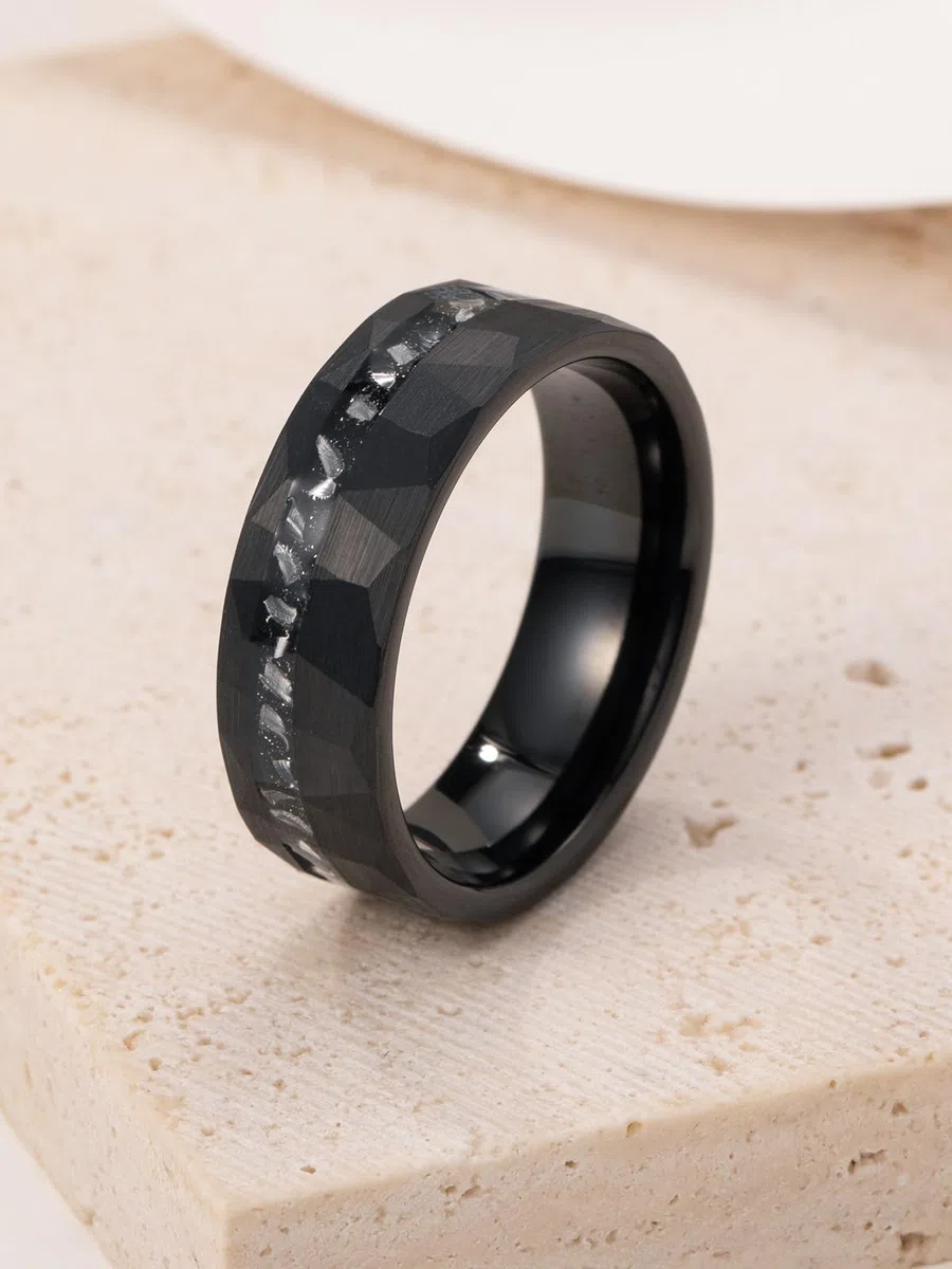 Vakki 8mm Herren Schwarz Wolfram Ring mit Gehämmerter, Strukturierter Einlage aus Meteorit für Hochzeit, Jahrestag, Geburtstag, Größe 54.4(17.3)-67.2(21.4)