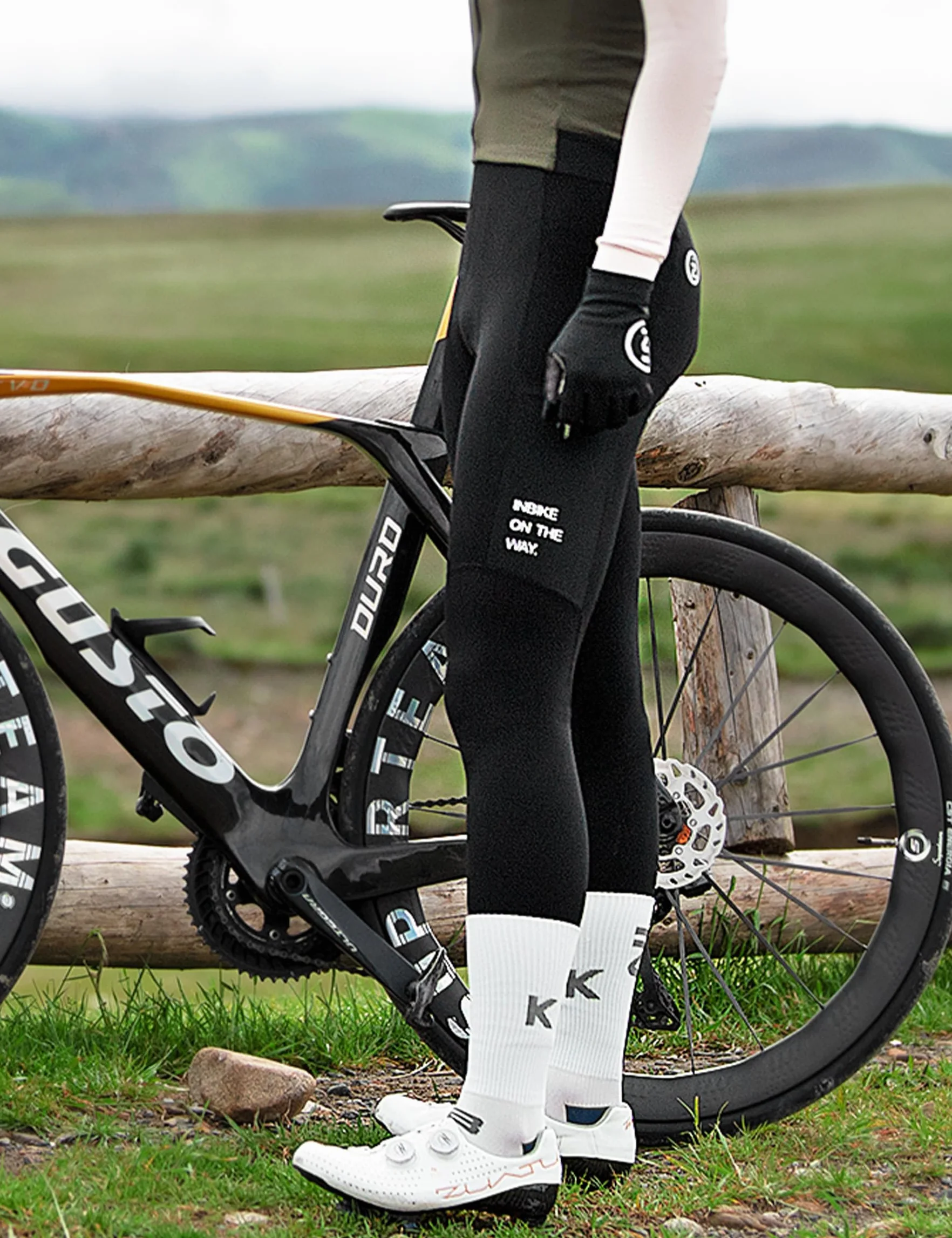 INBIKE Winter Fleece Fahrradhose Trägerhose Thermo mit Sitzpolster Taschen Atmungsaktive Herren Damen Warme Fahrradträgerhose Radhose Lang Reflektierendem für Fahrrad Radfahren